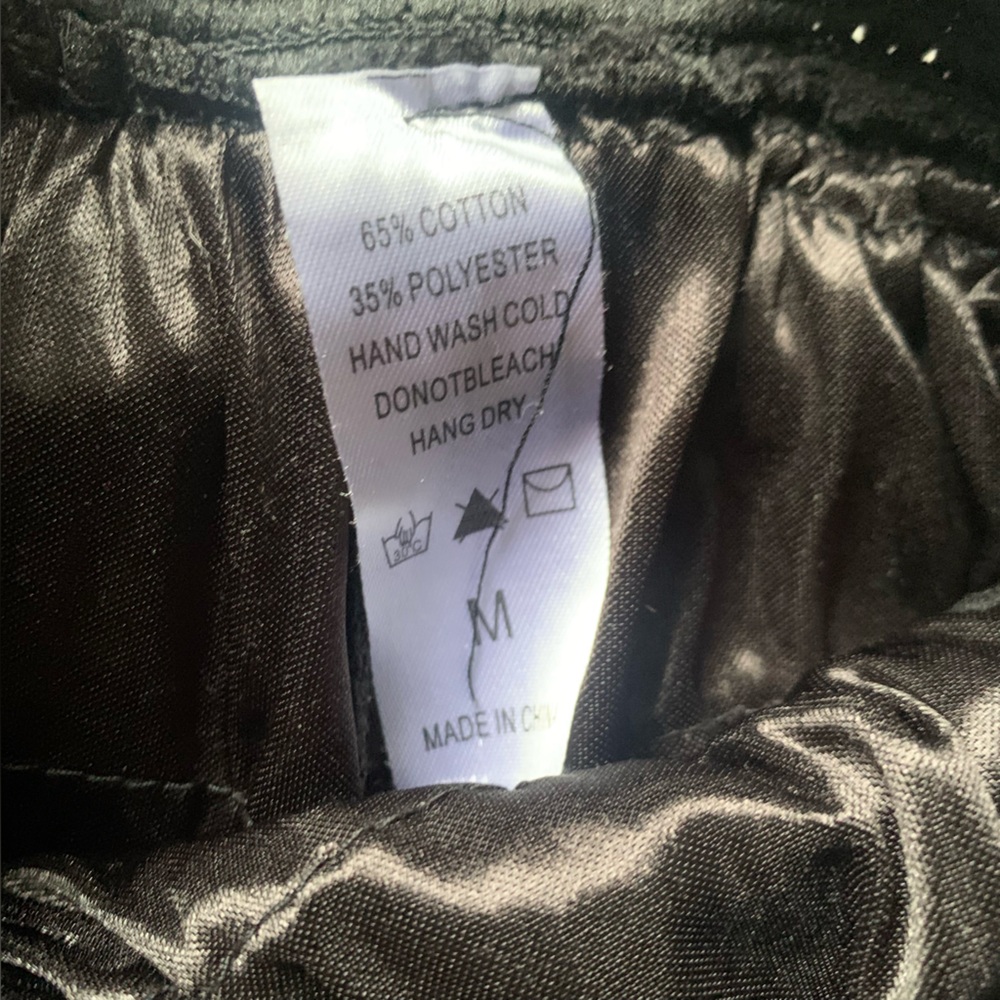 Elegant Black Lace Shorts - Picture 3 of 6